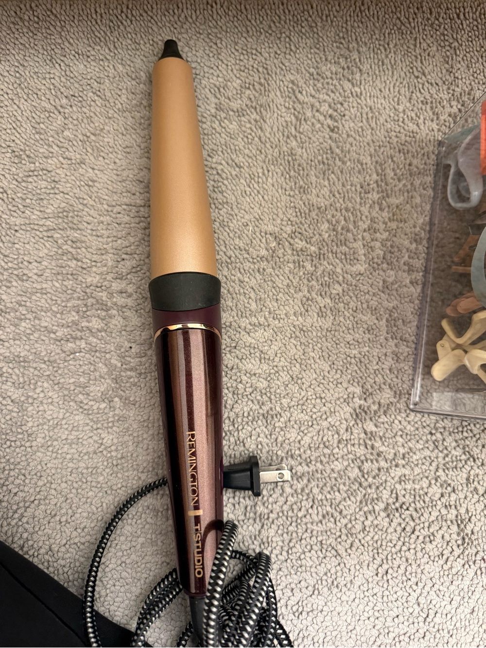 Remington Prostown Gold-Tone Curling Wand - Gold and Burgundy 1 1/2 barrel